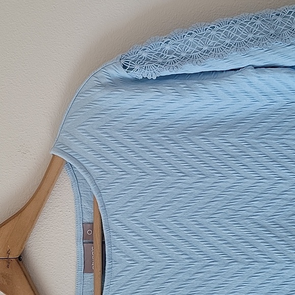 Chico's Light Blue Crochet Lace 3/4 Length Sleeve Tee Size Small - Picture 2 of 7